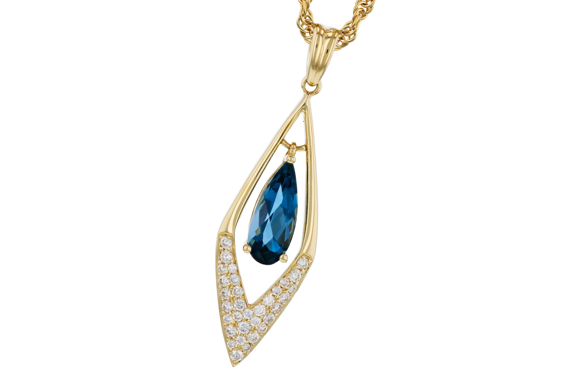 E285-02027: NECK .85 LONDON BLUE TOPAZ 1.02 TGW (10x4MM LBT)
