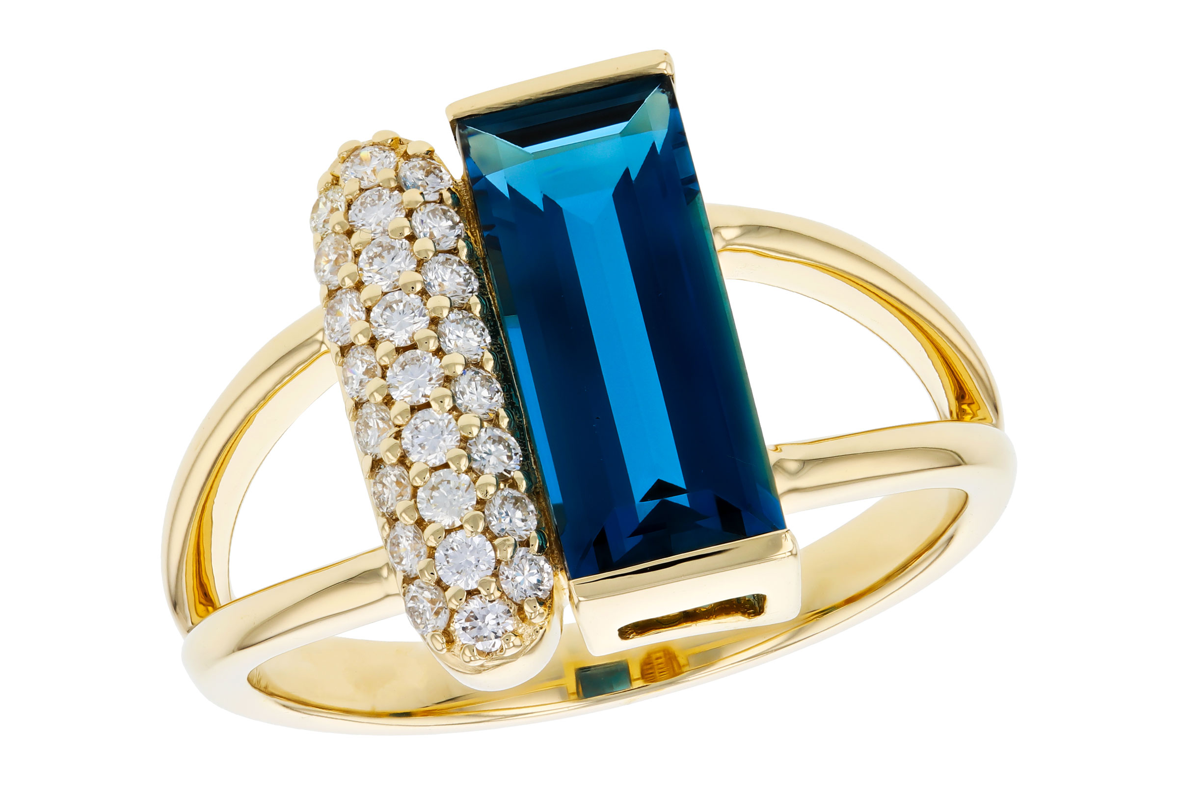 H285-02018: LDS RG 2.67 LONDON BLUE TOPAZ 2.92 TGW (12x5MM BT)