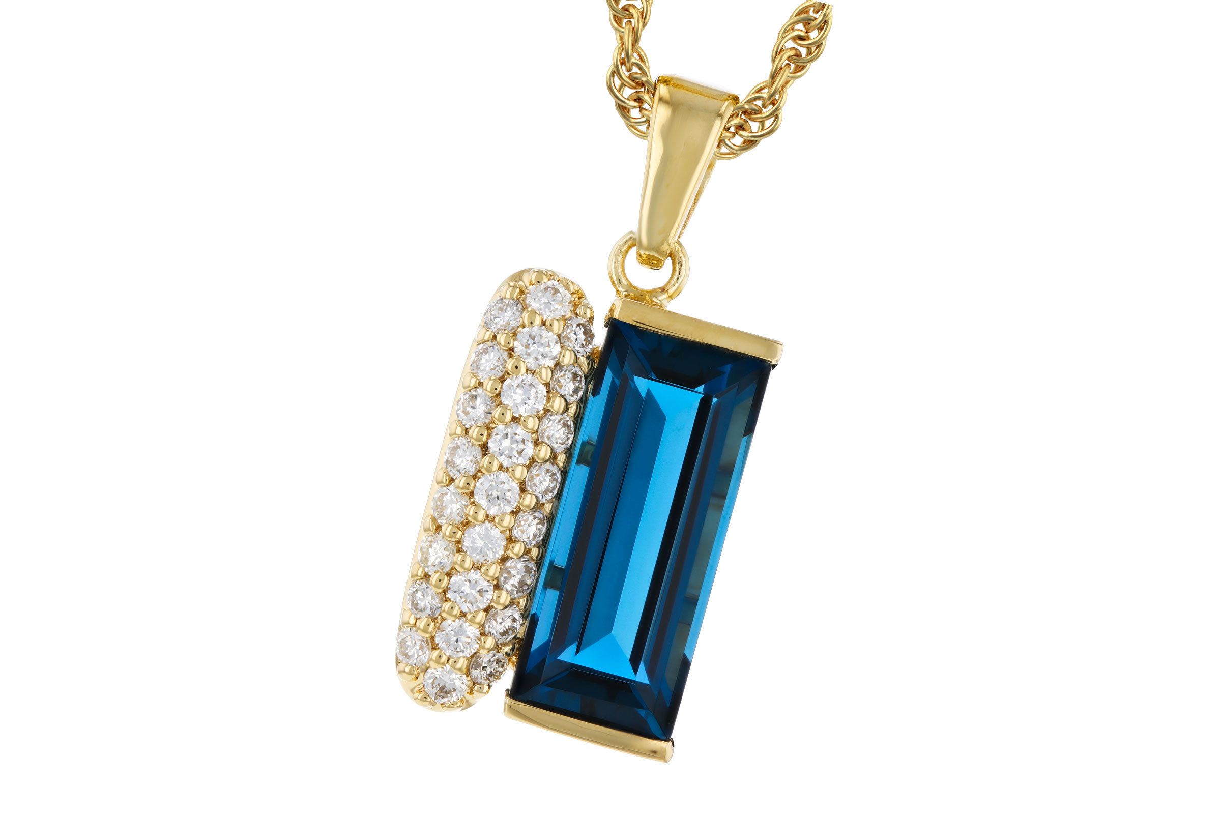 H285-02027: NECK 2.67 LONDON BLUE TOPAZ 2.92 TGW (12x5MM BT)